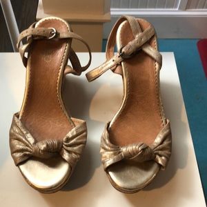 Size 9M Gold Indigo Sandals!